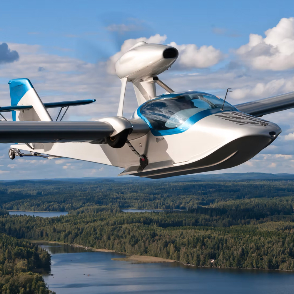 Atol Aurora in flight