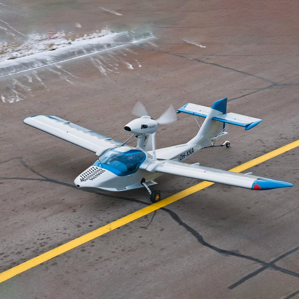 Atol Aurora on runway