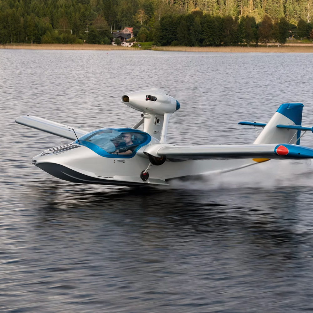 Atol Aurora on water